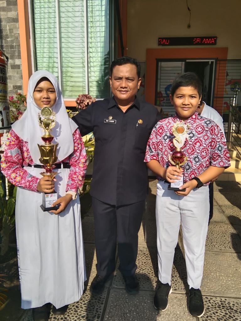 Juara 1 Katagori Putri dan Harapan 2 Katagori Putra (Gerak Jalan)